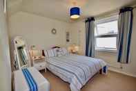 Bedroom Boat House Centrally Located in the Sailing Mecca of Cowes