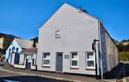 Exterior 2 Boat House Centrally Located in the Sailing Mecca of Cowes