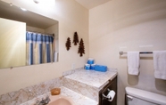 ห้องน้ำภายในห้อง 6 Mt Baker Lodging Condo 77 - Sleeps 2