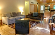 Lobby 2 Mt Baker Lodging Cabin 65 Sleeps 10