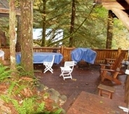 Common Space 2 Mt Baker Lodging Cabin 25 - Sleeps 6