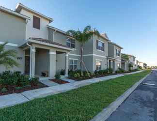 Exterior 2 Comfortable Villa at Storey Lake Resort Near Disney