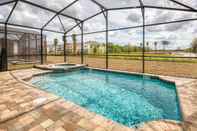 Kolam Renang Luxury House Disney With a Nice Private Pool Near Disney