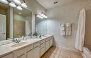 In-room Bathroom 5 Super Pleasant Villa Centrally Located in Orlando