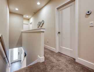 Lobby 2 Comfortable Townhome With Private Pool Near Disney