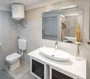 Toilet Kamar 3 Holiday Home Casa Salina