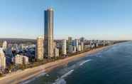 Nearby View and Attractions 3 Meriton Suites Surfers Paradise
