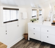 In-room Bathroom 3 Sonoma's Best Cottages