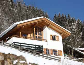 Bangunan 2 Ritzy Chalet in Wald-königsleiten With Indoor Pool