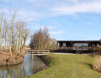 Exterior 2 Fantastic Brand new Vacation Home Near the Wadden Sea, View and Veranda