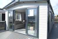 Exterior Captivating Bluebell Lodge 2-bed Cotswolds Caravan