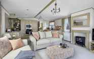 Khu vực công cộng 7 Captivating Bluebell Lodge 2-bed Cotswolds Caravan