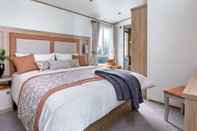 Bedroom Captivating Bluebell Lodge 2-bed Cotswolds Caravan