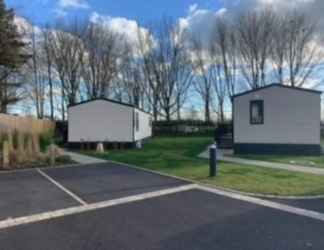Exterior 2 Captivating Bluebell Lodge 2-bed Cotswolds Caravan