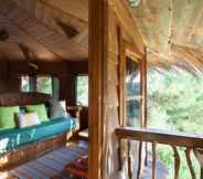 Common Space 2 Stunning Treehouse 10 Mins From Sandy Beaches