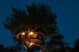 Exterior 4 Stunning Treehouse 10 Mins From Sandy Beaches