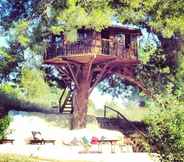 Bangunan 3 Stunning Treehouse 10 Mins From Sandy Beaches