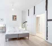 Bedroom 3 170sqm Apt 50M to Main Street Metro Canals