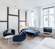 Bedroom 2 170sqm Apt 50M to Main Street Metro Canals