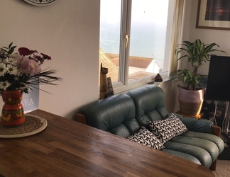 Lobby 2 Stunning 1-bed Apartment Overlooking Looe bay