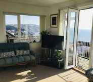 Common Space 7 Stunning 1-bed Apartment Overlooking Looe bay