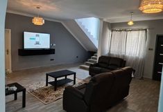 Others 7 6-bed House in Freetown 5 min Drive From the Beach