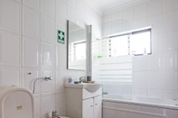 In-room Bathroom Charming 2 Bedroom Apartment in Lisbon