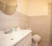 Toilet Kamar 3 Venice Villas Villa Regina 6