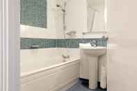 In-room Bathroom Superb Spacious Central Studio Apartment High Ceiling