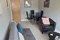 Common Space Stunning Complete 1 Bedroom Apartment Close To The City