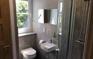 In-room Bathroom 5 Stunning Complete 1 Bedroom Apartment Close To The City