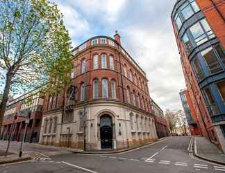 Bangunan 2 Spacious Studio Apartment In Nottingham Historic Lace Market