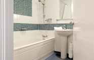 In-room Bathroom 6 Spacious Studio Apartment In Nottingham Historic Lace Market