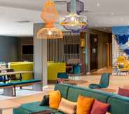 Lobby 3 Hampton by Hilton High Wycombe