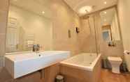 Toilet Kamar 4 Your Apartment Frederick Place - No 3