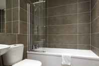 In-room Bathroom Your Apartment Savoy Place - No 5