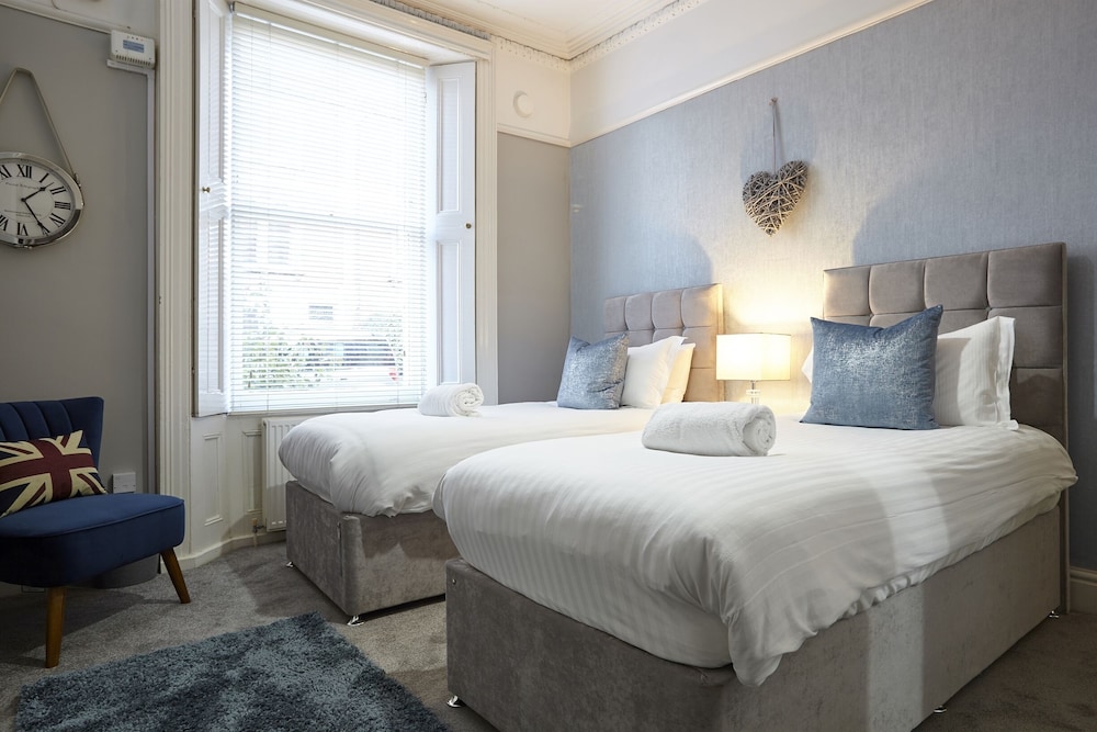 Bedroom 2 Your Apartment The Sunningdale - No 1