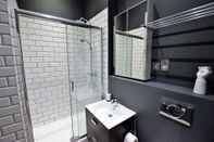 In-room Bathroom Your Apartment The Hubert