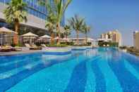 สระว่ายน้ำ The St. Regis Dubai, The Palm