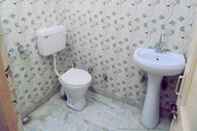 ห้องน้ำภายในห้อง Goroomgo Samrat Palace Puri