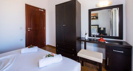 Bedroom 2 Lilium Hotel