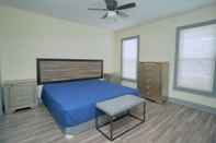 Kamar Tidur The Iron Scow - With Private Yard & Parking, Near Falls & Casino by Niagara Hospitality