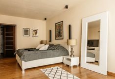 Bedroom 5 Beautifully Decorated Fully Equipped Apartment by Vistula River Parking