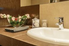 In-room Bathroom Beautifully Decorated Fully Equipped Apartment by Vistula River Parking