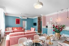 臥室 Enjoy This Incredible Pastel Universe in Cute Modern Home by Market Square