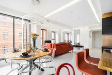 臥室 Feel Cracow s Modern Vibe in Gorgeous Penthouse Views Over Jewish Quarter