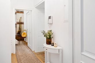 Lobi 4 Enjoy Incredible Antique Apartment in Historical Townhouse by Market Square