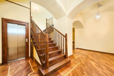 Lobby Enjoy Incredible Antique Apartment in Historical Townhouse by Market Square