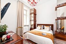 Bedroom Enjoy Incredible Antique Apartment in Historical Townhouse by Market Square