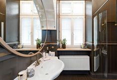 In-room Bathroom 7 Enjoy Incredible Antique Apartment in Historical Townhouse by Market Square